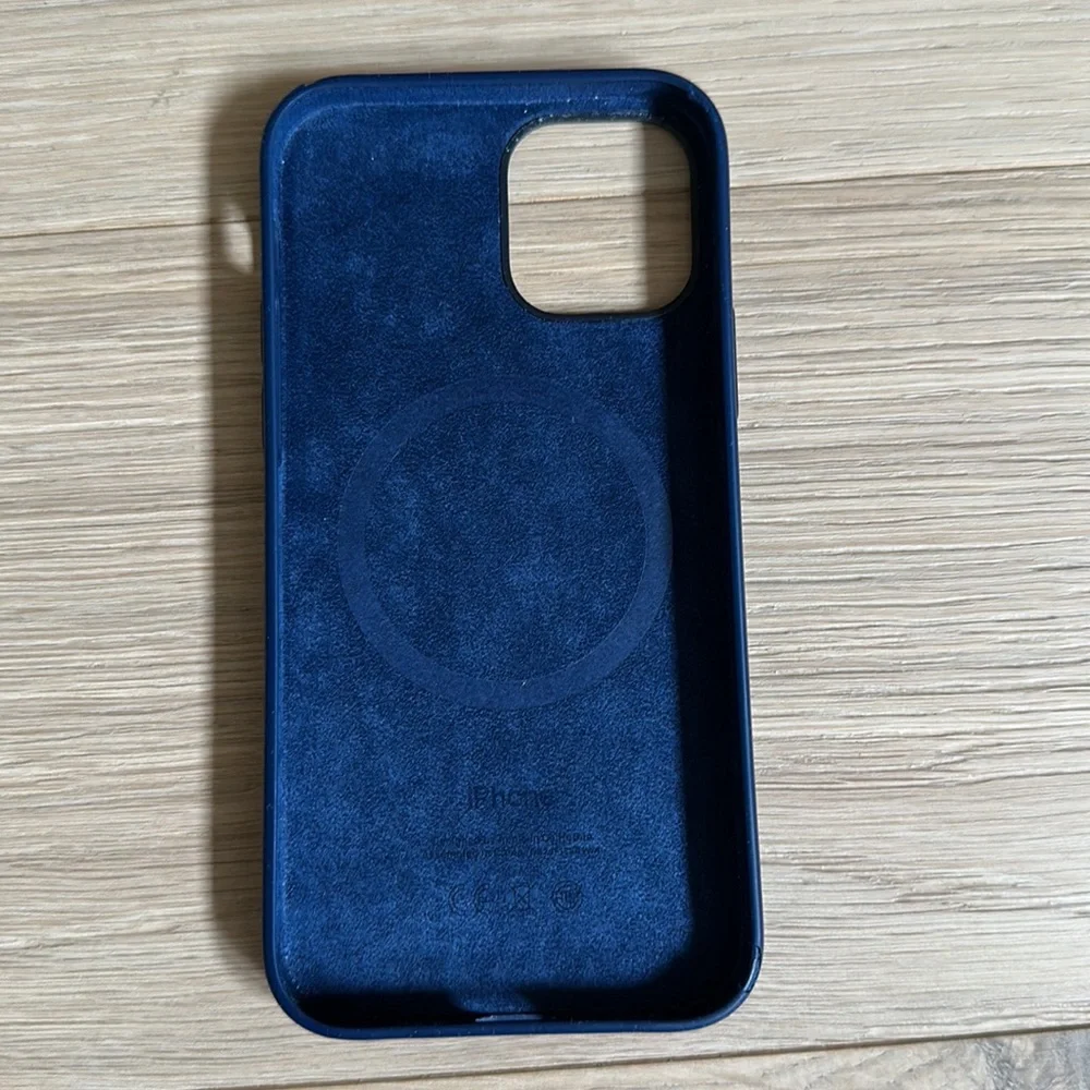 Apple 12 Silicone Case Deep Navy